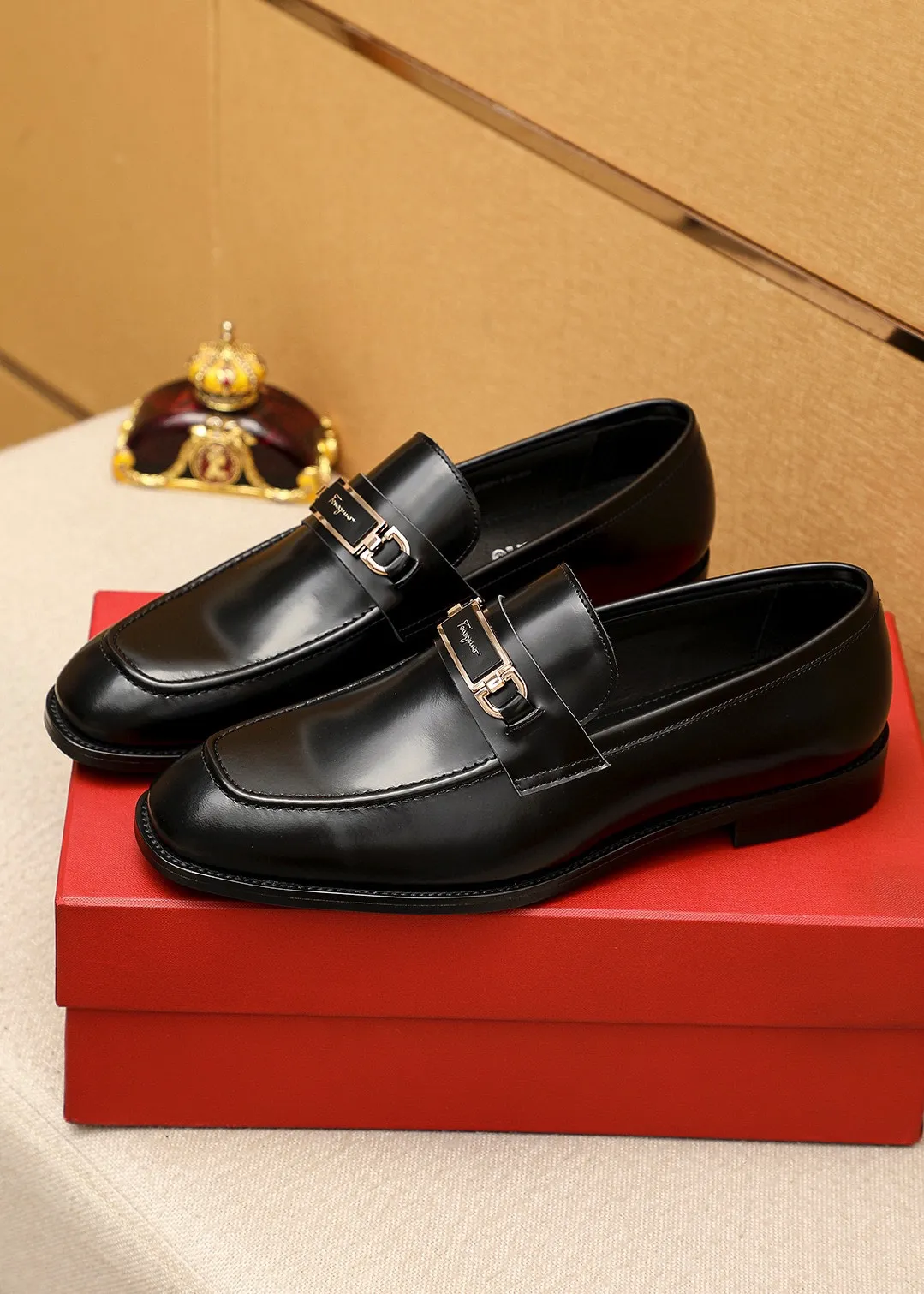 Men's shoes 💰480 💐 Product trademark: Ferragamo "Ferragamo" casual leather shoes Regular size: 38-44 (45.46🉑️customized) Product materials: Selected imported first-layer open-edge beaded cowhide leather upper + luxury hardware buckle, imported water-dyed cowhide leather lining. Strong three-dimensional visual effect, original rubber outsole Color: 1⃣️color optional